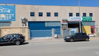 Miete Fabrikhalle in Carrer de les salines 32. Nave en alquiler diáfana con oficina en planta superior
