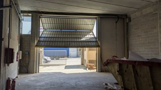 Lloguer Nau industrial a Carrer de les salines 32. Nave en alquiler di�fana con oficina en planta superior
