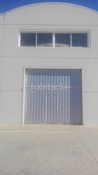 Foto b7e3dc72-2771-407c-aec3-864fc92f1d26. Nave industrial esplendida nave industrial esquinera, en Móra d´Ebre