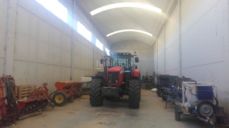 Foto cbfdb413-636a-4ec8-b321-91d228e6583f. Nave industrial esplendida nave industrial esquinera, en Móra d´Ebre