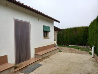 Casa in Móra d´Ebre. Finca agricola de regadio con casa de campo, almacenes, cubierto