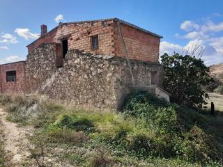 Finca rústica a Vinebre. Oportunidad finca rustica de regadio con construcciones a rehabi