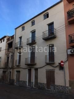 Foto 127debff-32f9-4c7f-afa8-fcd8cc012306. Casa a carrer santa madrona 55 a Móra d´Ebre