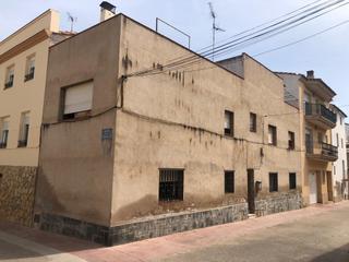 Casa a Benissanet. Ocasion gran casa de pueblo con dos pisos independientes en beni
