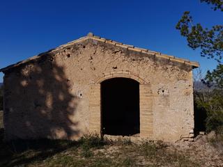 Finca rústica a Ginestar. Ocasion finca rustica en ginestar de 2,8 has. con masia y posibi