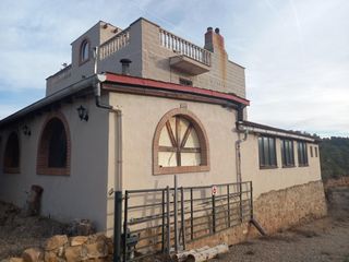 Fondo rustico in Riba-roja d´Ebre. Ocasion gran finca de regadio con diversas edificaciones destina