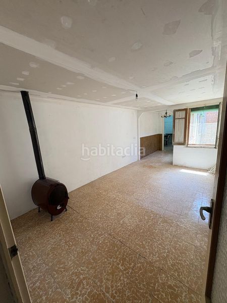 Foto aa973e9d-edbd-4482-88c0-0f0adf764a12. Casa amb aparcament a Riba-roja d´Ebre