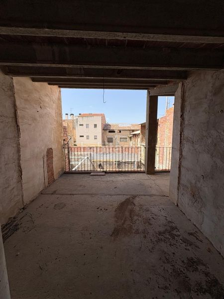 Foto f5d68b01-9922-4000-8bfd-78202a7717ed. Casa amb aparcament a Riba-roja d´Ebre