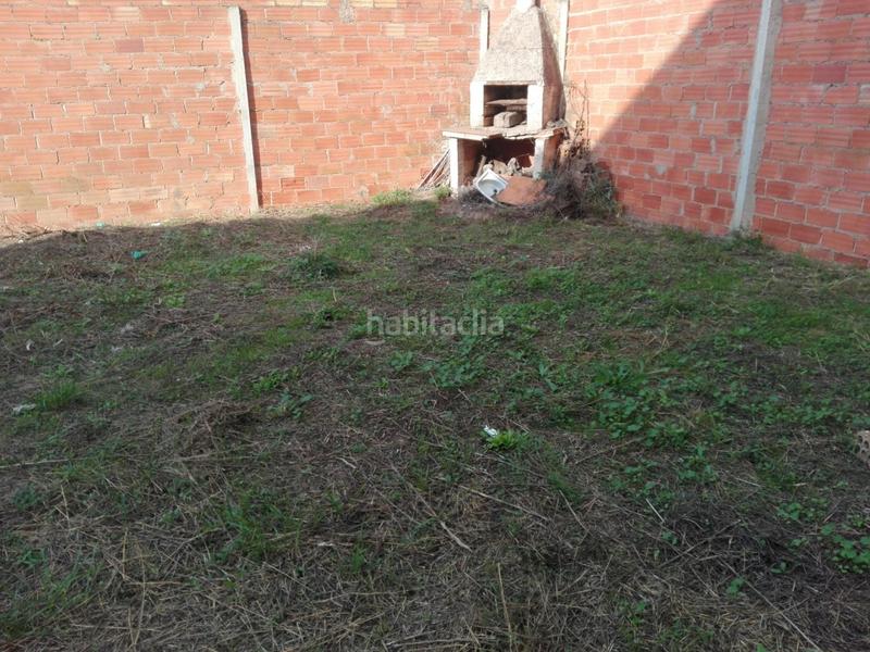 Foto 0d3a6c88-1a25-4a37-9048-b83bce3d6bd2. Aparcament cotxe a Móra la Nova