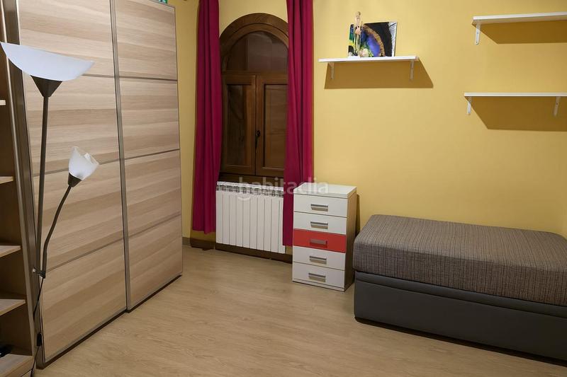 Foto ae6457c8-91a3-4f9f-885e-c22f2f93a336. Piso  en calle chantria en Centro Teruel