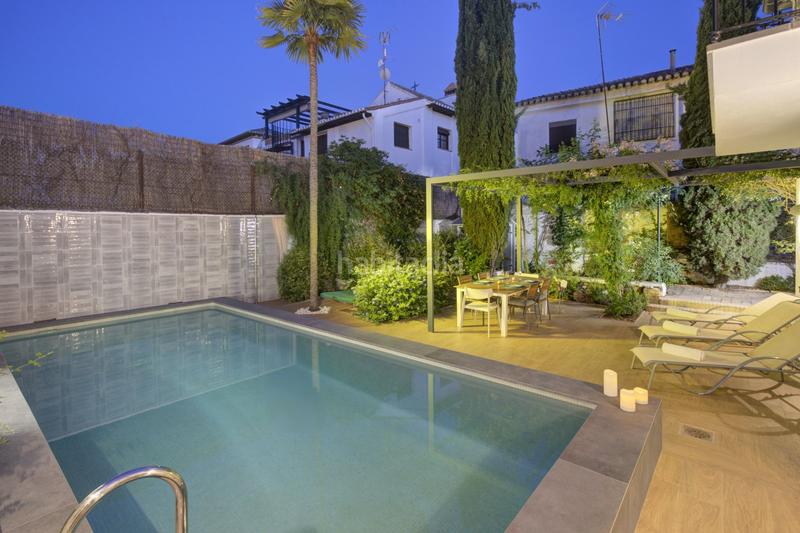 Foto 3218c67c-74a5-4b1a-aa2d-56b6eb8c555a. Casa carmen mirador de asedios exclusiva vivienda en el albaicín con piscina privada, terraza panorámica y con una reforma integral de en Granada
