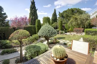 Casa aparellada en Julio cesar 23. Hove properties pone en exclusiva a la venta un aut�ntico hogar