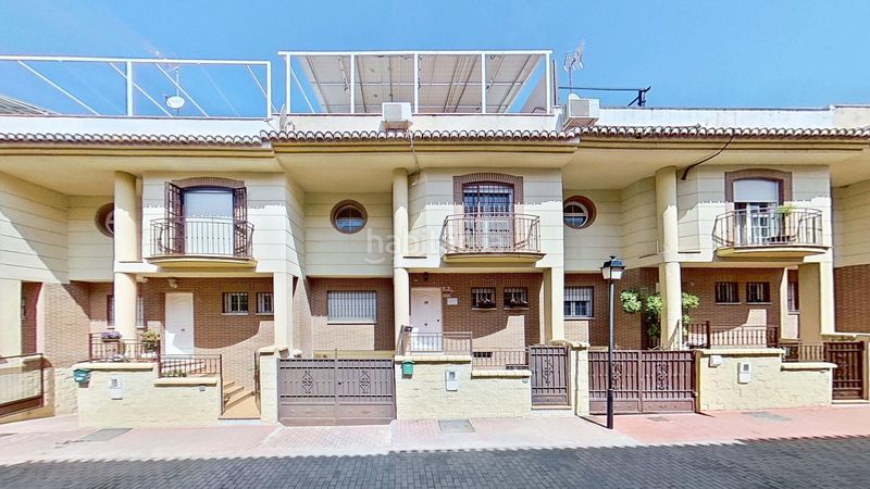 Foto 47a76c9c-e21a-44b8-8a00-db93cb932031. Casa adossada amb calefacció aparcament piscina a Cenes de la Vega