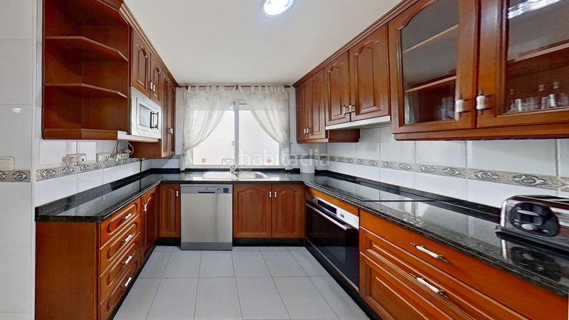 Foto c359d6b3-9064-4d34-bed0-b82fba9a619e. Casa adossada amb calefacció aparcament piscina a Cenes de la Vega