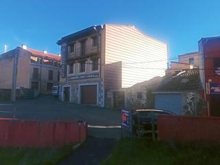 Casa a Calle barrijollo 8. Dificio apartamentos turísticos y centro multiaventura en la cov