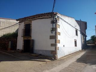 Masia a Calle fragua 16. Casa de pueblo para reformar al lado del río tormes.