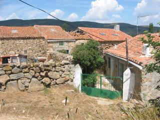 Maison à Calle hortaleza 13. Casa habitable en san martin de la vega del alberche.