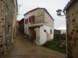 Casa a Calle fragua 76. Casa de pueblo habitable con lavado de cara, en navasequilla.