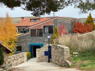 Maison jumelée à Calle el toleo 2. Apuesta personal de dos visionarios que apoyan el turismo de cal