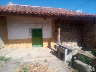 Maison jumelée à Calle la reina 7. Casa de pueblo con patio y horno pan en sierra de gredos.