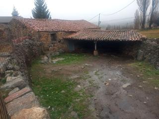 Nau industrial a Calle iglesia 95. Cuadra y pajar con corral en sierra de gredos