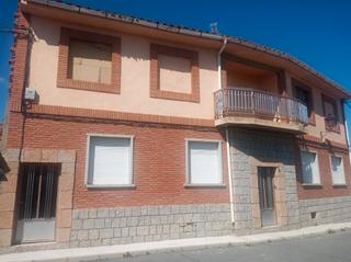 Maison à Calle de la iglesia 12. Vivienda habitable y con calefacción y patio.