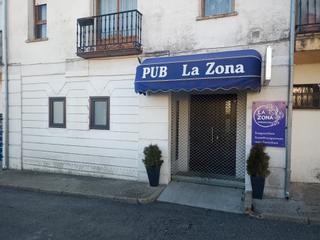 Local commercial à Calle de las nieves 19. Local en navarredonda de gredos para restaurante o taberna.