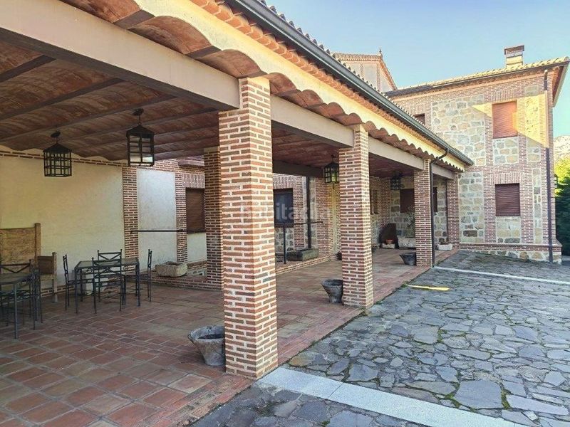 Foto 1514b616-e139-433c-89a6-5fc2b4e2a48a. Edifici a calle iglesia 8 a Navalonguilla