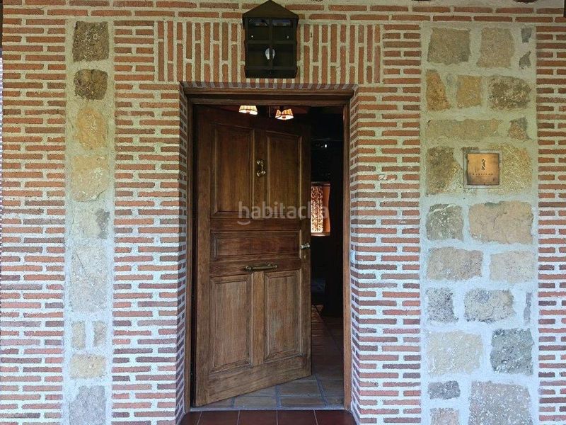 Foto 285a7c4e-96be-4a4a-80cc-f43048483d6b. Edifici a calle iglesia 8 a Navalonguilla
