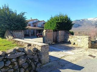 Edifici a Calle iglesia 8. Hotel rural con encanto y vistas únicas en la sierra de gredos