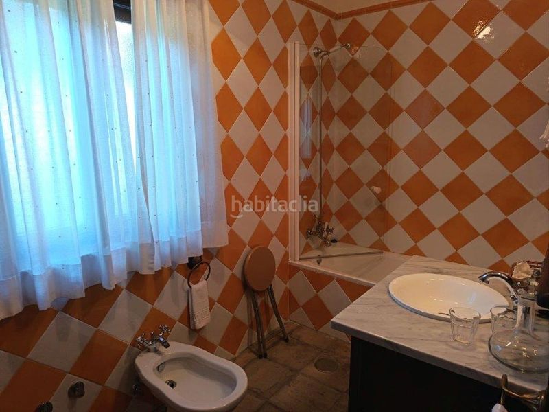 Foto a57cd9b4-649a-4907-ad4e-79be8b8a3918. Edifici a calle iglesia 8 a Navalonguilla