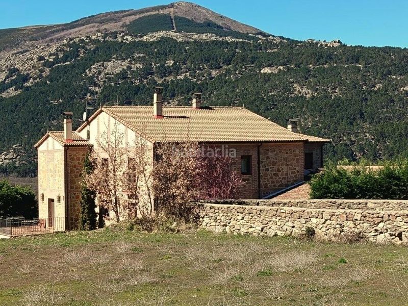 Foto d537a894-84c4-4e6d-b6ef-630aa1468ca3. Edifici a calle iglesia 8 a Navalonguilla