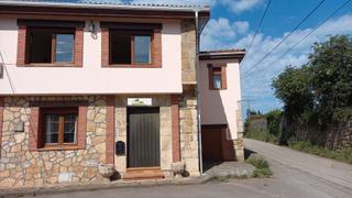 Maison à Marina de Cudeyo. Elechas, casa adosada en esquina