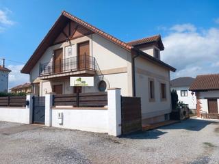 Chalet en Calle pedreña 10. Pedrña, chalet individual