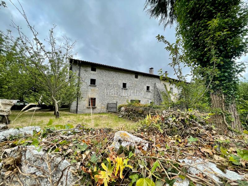 Foto 305d0c75-59c5-4b6b-afb1-ee49f8b6e797. Masia amb aparcament a Araitz