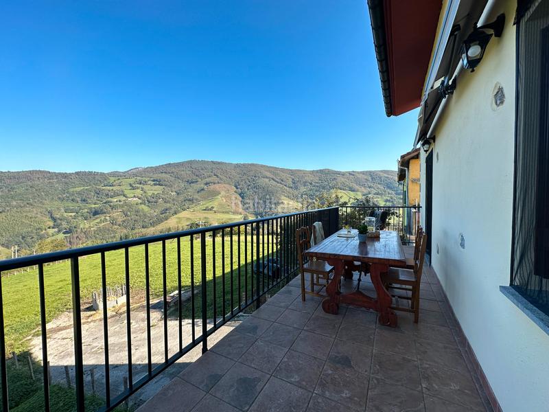 Foto f77ff053-cf26-4dd2-9a83-b7745a6e8e72. Masía en Amezketa