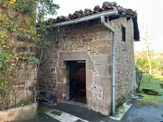 Masia a Zegama. Casa independiente estilo caserío