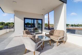 Àtic a La Florida. Ático con terraza y solarium