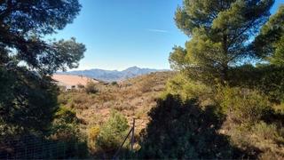 Terreny residencial  Via pista. Amplia parcela con impresionantes vistas