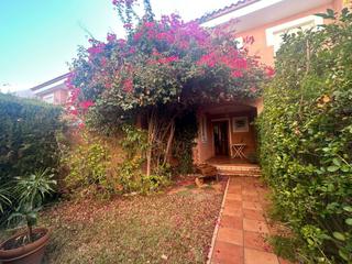 Reihenhaus in Bellavista-Capiscol-Frank Espinós. Casa adosada con jardín privado en una residencia con una magníf
