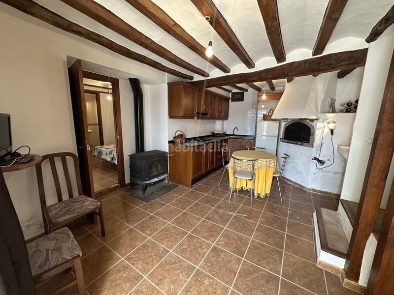 Foto 3a5c6a84-41c7-4c79-bdf1-27e6e4d90684. Casa amb calefacció a Chodos / Xodos