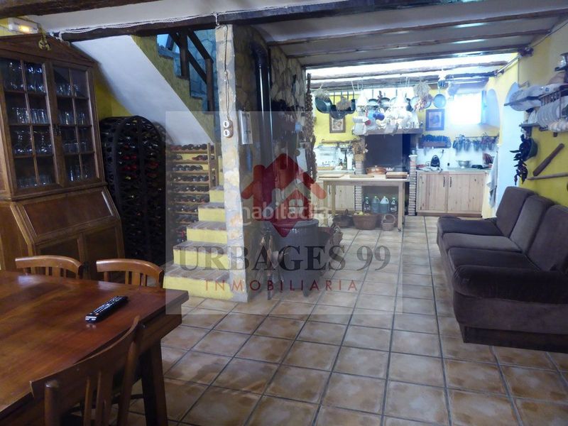 Foto 0022a3d9-6a56-40d8-8e11-ffb4367f7f0c. Masia amb calefacció aparcament a Chodos / Xodos