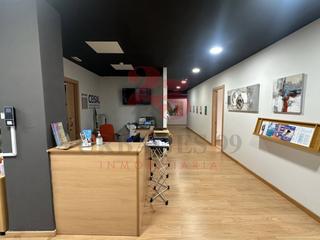 Lloguer Local Comercial a Parque Geólogo José Royo Gómez. Local com. en alquiler en plaza dr. marañón, 18 despachos.