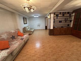 Appartement à Parque Geólogo José Royo Gómez. Piso en venta en plaza fadrell, 3 dormitorios.