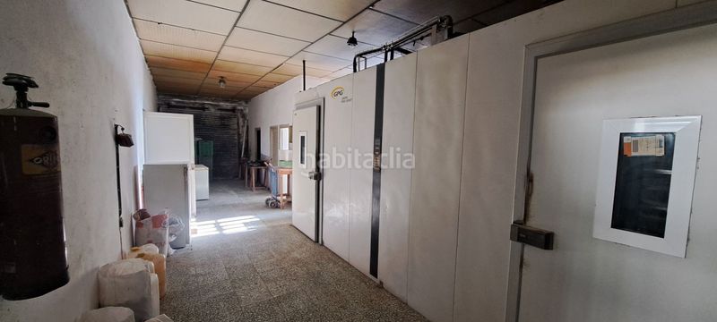 Foto de35356c-fd83-4ae3-af18-a3317e922d7a. Nau industrial a Tardienta