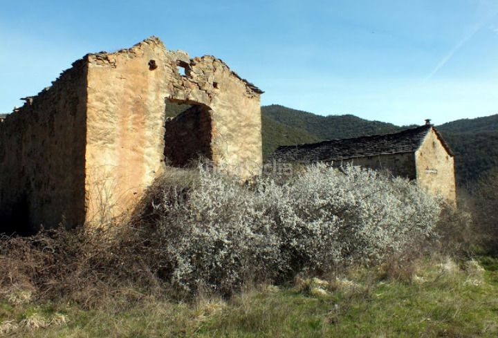 Foto f6c78098-981f-48f5-bf65-a962014a0624. Masia a Caldearenas