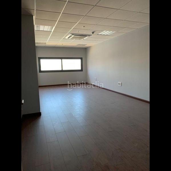 Foto 8a97685b-5b3d-4bac-b759-1b66d3f7aa8f. Büro in Salteras