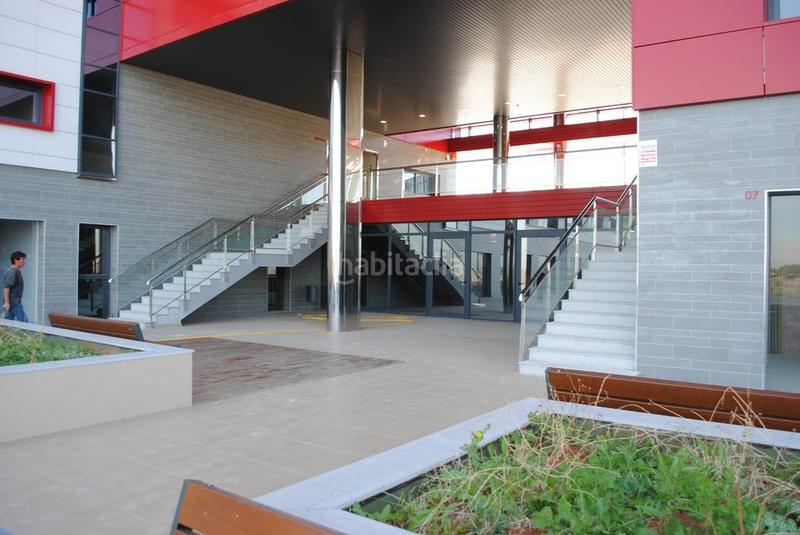 Foto d759a06c-fee4-4571-9d3a-1b4c577dc271. Büro in Salteras