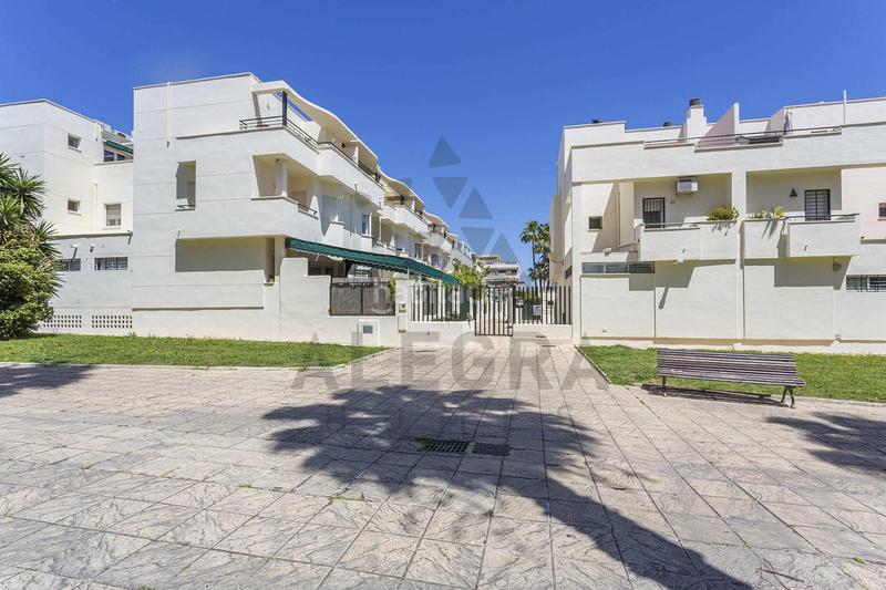 Foto 82280f54-e7bd-40c2-bc25-eb3c67728490. Casa adossada amb aparcament piscina a Pozoalbero Jerez de la Frontera