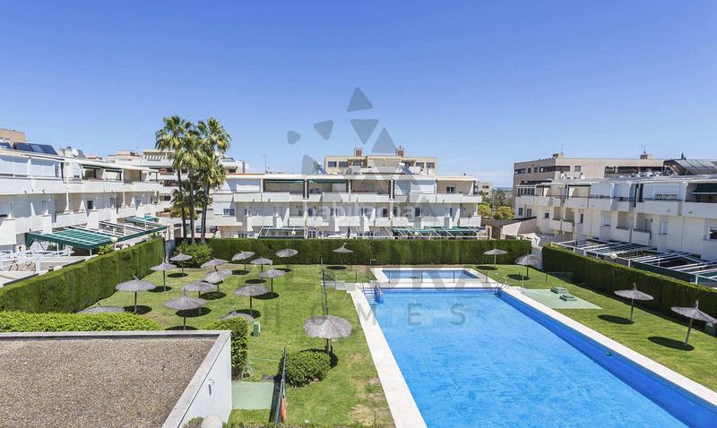 Foto b81e028d-cc0e-4d6a-9dff-8a32c7bc329a. Casa adossada amb aparcament piscina a Pozoalbero Jerez de la Frontera